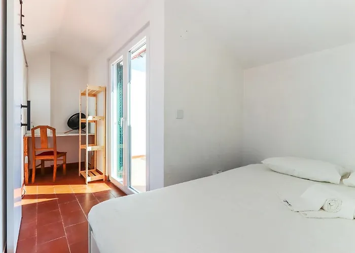 Portucale ! Costa Caparica Triplex W/ Terrace Holiday home *