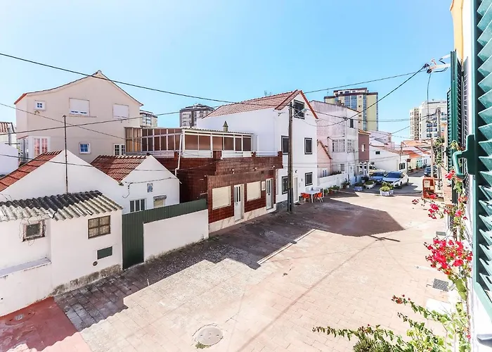 Portucale ! Costa Caparica Triplex W/ Terrace Holiday home