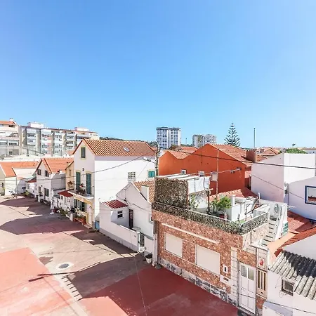 Portucale ! Costa Caparica Triplex W/ Terrace Feriehus