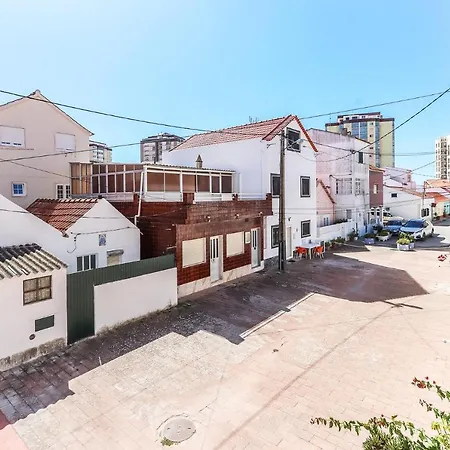 Portucale ! Costa Caparica Triplex W/ Terrace Feriehus